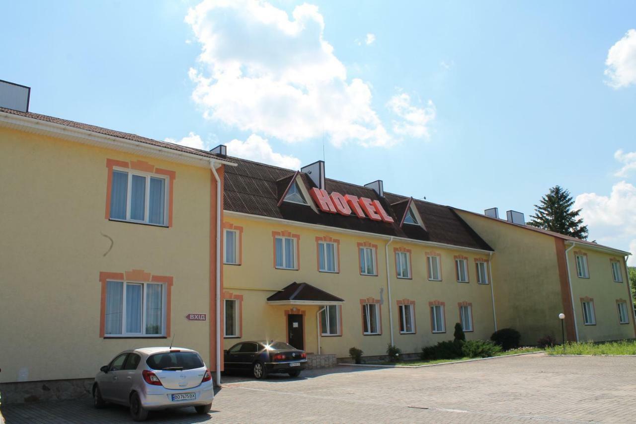 Kremin Hotel Kremenetsʼ Екстериор снимка