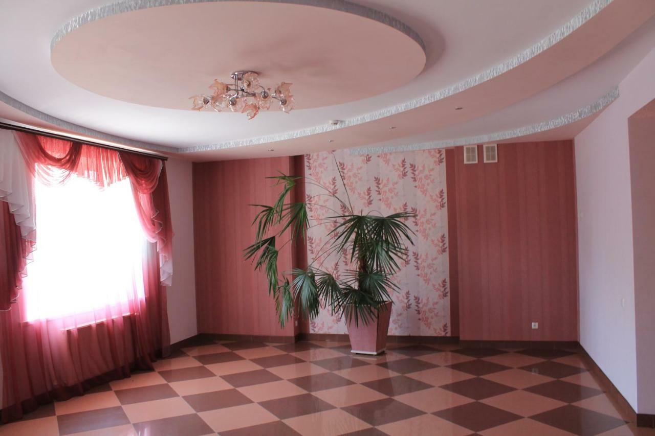 Kremin Hotel Kremenetsʼ Екстериор снимка