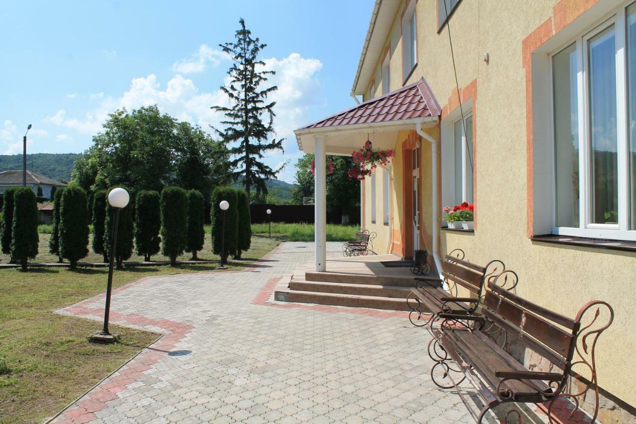 Kremin Hotel Kremenetsʼ Екстериор снимка
