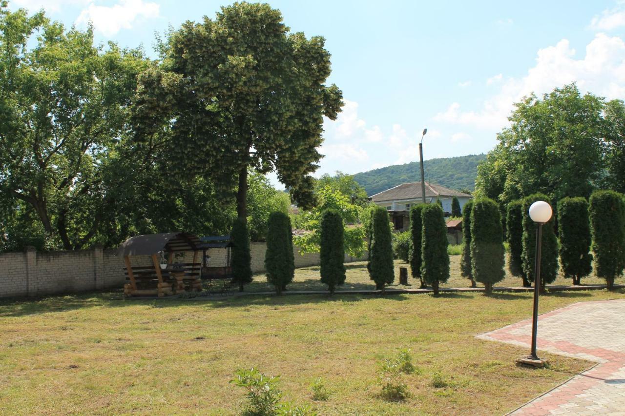 Kremin Hotel Kremenetsʼ Екстериор снимка