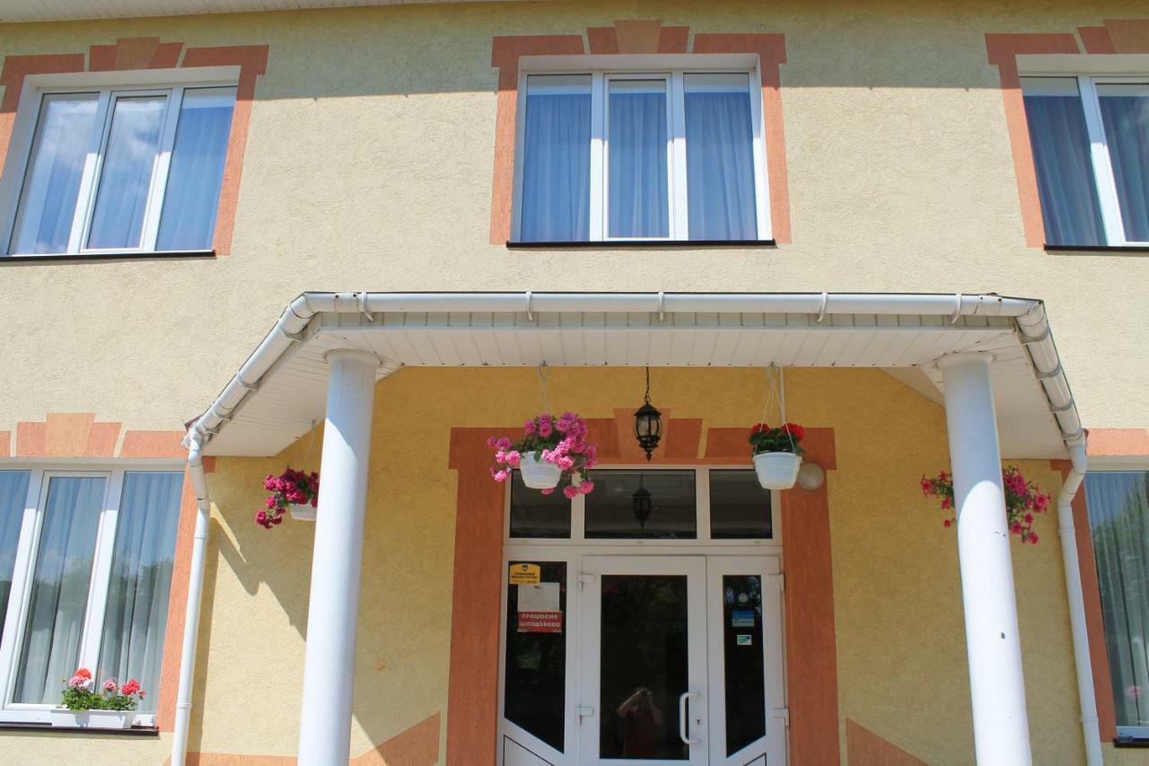 Kremin Hotel Kremenetsʼ Екстериор снимка