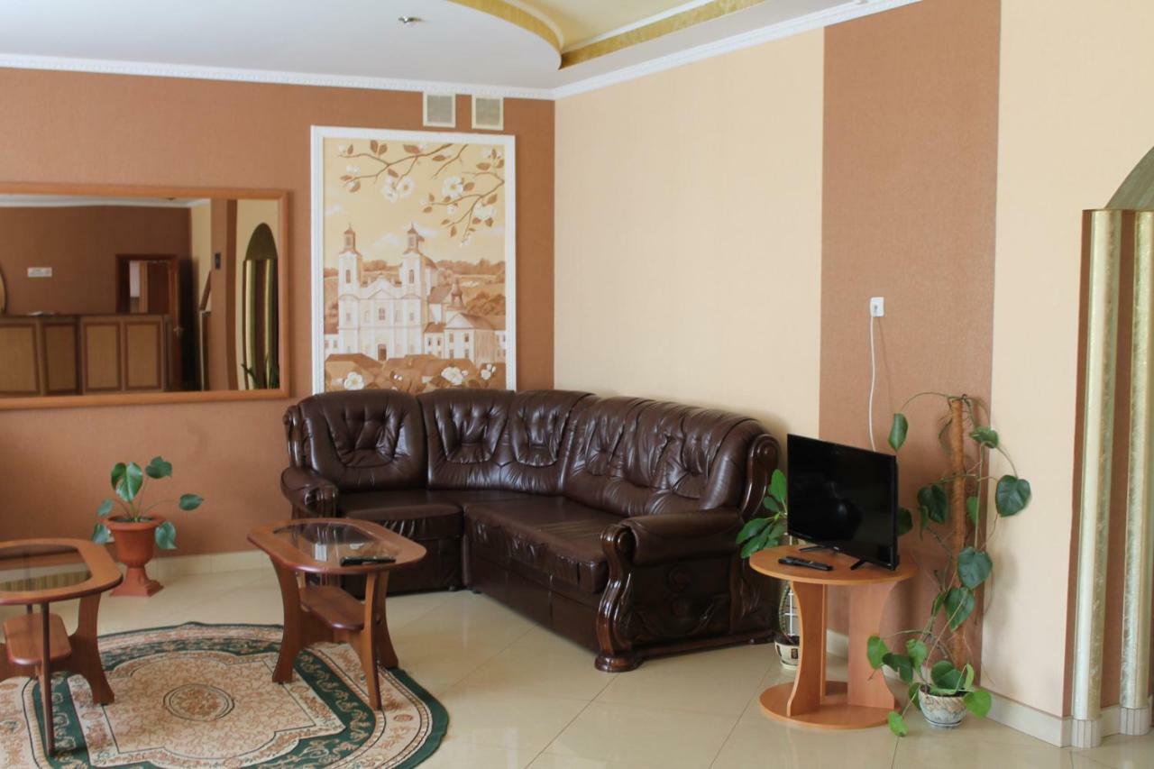 Kremin Hotel Kremenetsʼ Екстериор снимка