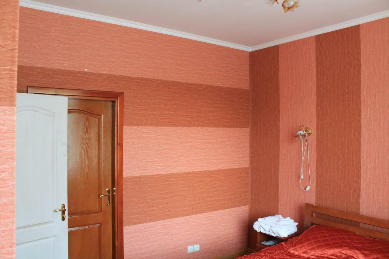 Kremin Hotel Kremenetsʼ Екстериор снимка