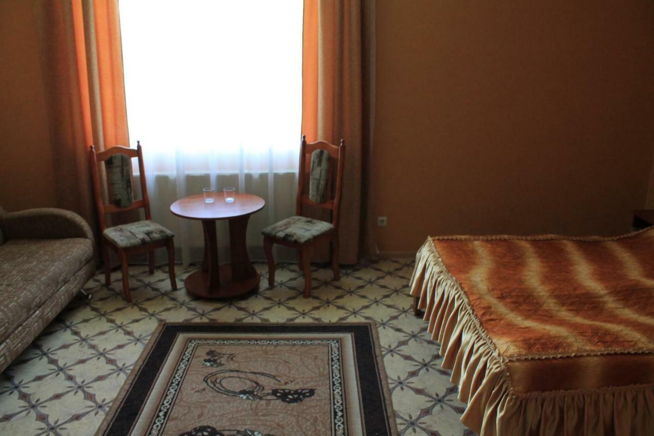 Kremin Hotel Kremenetsʼ Екстериор снимка