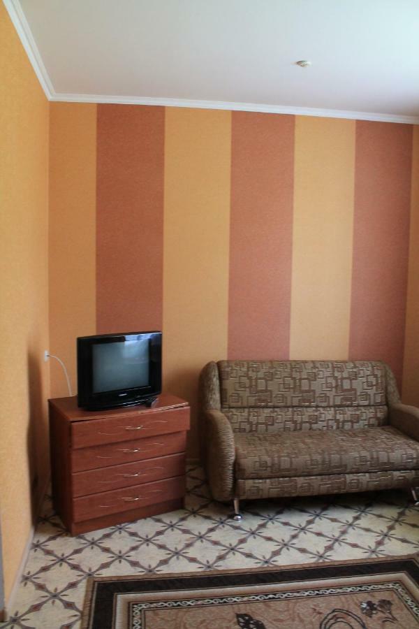 Kremin Hotel Kremenetsʼ Екстериор снимка