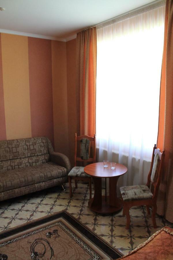 Kremin Hotel Kremenetsʼ Екстериор снимка