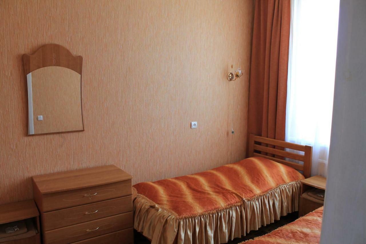 Kremin Hotel Kremenetsʼ Екстериор снимка