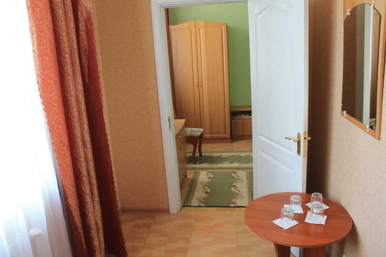 Kremin Hotel Kremenetsʼ Екстериор снимка