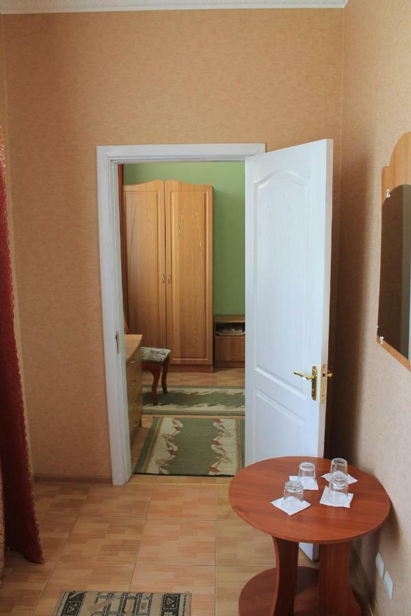 Kremin Hotel Kremenetsʼ Екстериор снимка