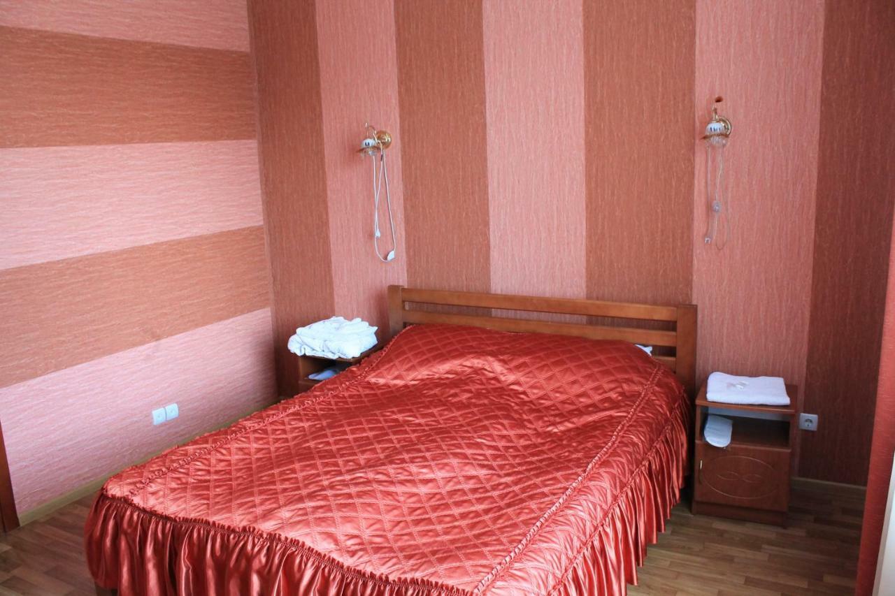 Kremin Hotel Kremenetsʼ Екстериор снимка